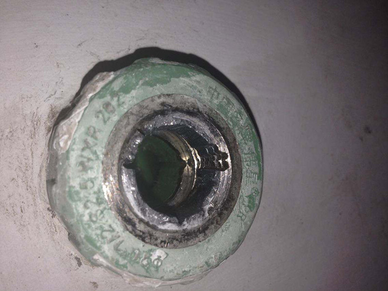 水龍頭斷在水管里如何輕松拿出，簡單粗暴又有效的辦法只需要一招
